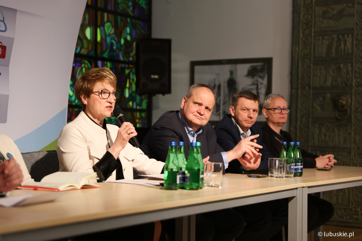 Konferencja prasowa podsumowująca walkę z pandemią covid-19 w lubuskich szpitalach
