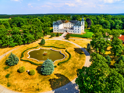 Park przy mieszczącym się w pałacu SP ZOZ Centrum Leczenia Dzieci i Młodzieży w Zaborze bierze udział w konkursie Fundacji Most the Most „Nasz Zabytek”