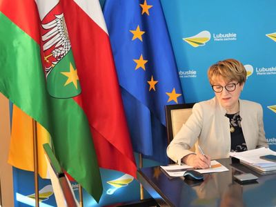 W piątek 29 kwietnia odbyło się pierwsze spotkanie zespołu ds. uchodźców wojennych z Ukrainy. Stronę samorządową reprezentowała m.in. marszałek Elżbieta Anna Polak.