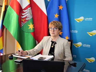W piątek 29 kwietnia odbyło się pierwsze spotkanie zespołu ds. uchodźców wojennych z Ukrainy. Stronę samorządową reprezentowała m.in. marszałek Elżbieta Anna Polak.