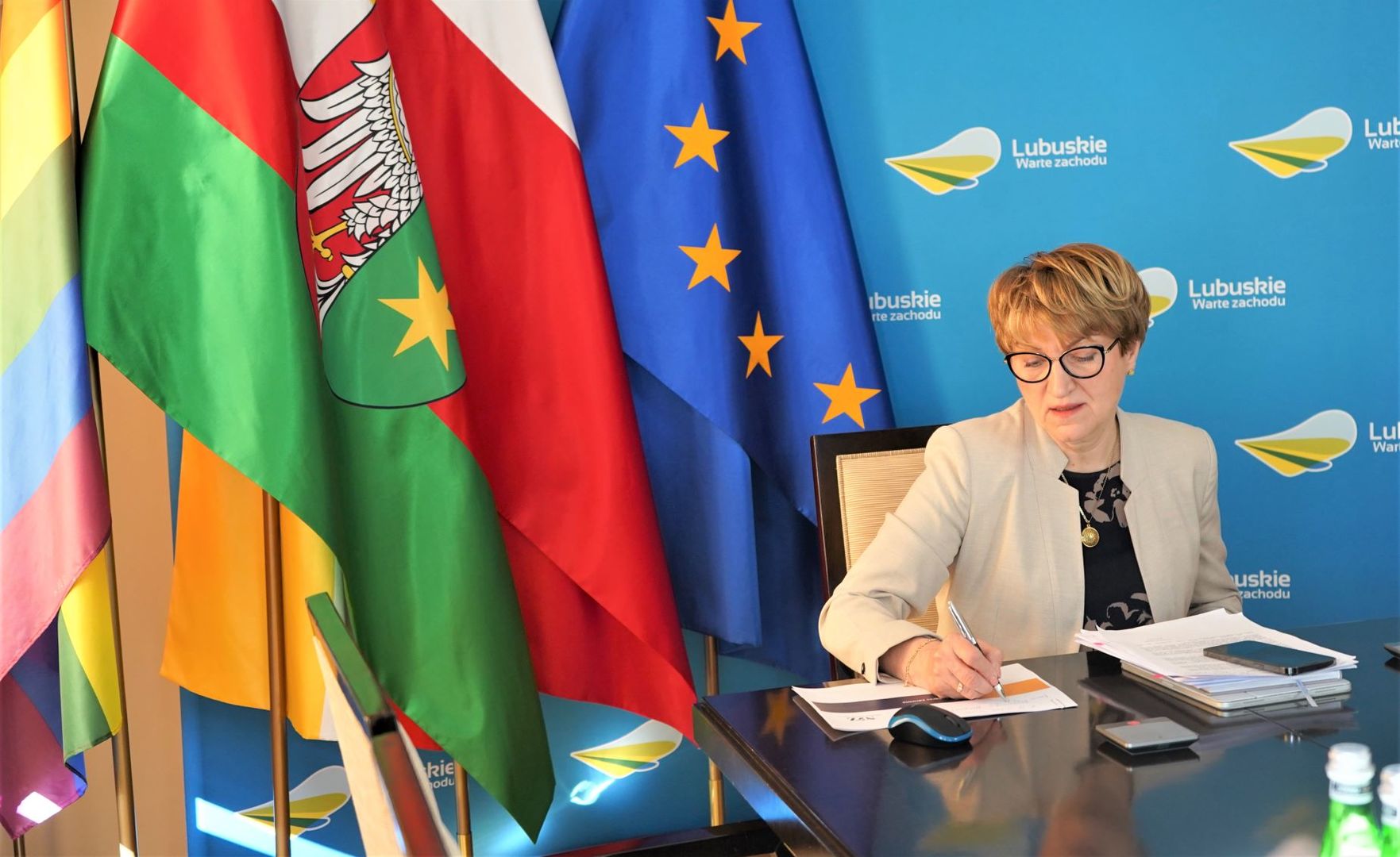 W piątek 29 kwietnia odbyło się pierwsze spotkanie zespołu ds. uchodźców wojennych z Ukrainy. Stronę samorządową reprezentowała m.in. marszałek Elżbieta Anna Polak.