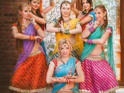 Podczas Indyjskiej Nocy w Muzeum Ziemi Lubuskiej w Zielonej Górze - Mohini Indian Dance Group nie tylko zaprezentuje hinduskie stroje, ale też da pokaz tańca. Poprowadzi też animacje z publicznością. 