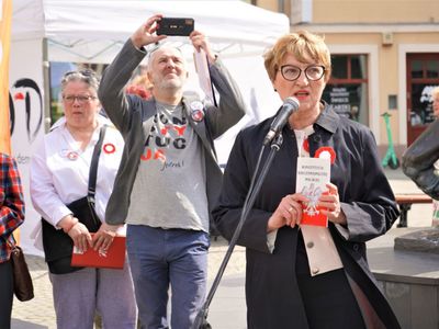 3 maja 2022 r., na zielonogórskim deptaku czytano fragmenty Konstytucji RP. Tej sprzed 231 lat i tej z 1997 roku.