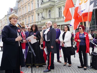 3 maja 2022 r., na zielonogórskim deptaku czytano fragmenty Konstytucji RP. Tej sprzed 231 lat i tej z 1997 roku. 