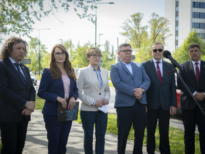 Warszawa, 4 maja 2022 r. Pierwsze merytoryczne spotkanie zespołu doraźnego ds. uchodźców wojennych z Ukrainy oraz briefing prasowy strony samorządowej zespołu