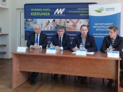 Umowy z władzami Akademii im. Jakuba z Paradyża oraz gorzowskiego Wydziału AWF podpisał w poniedziałek, 9 maja 2022 r. wicemarszałek województwa lubuskiego Łukasz Porycki. 