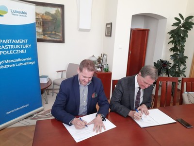 Umowy z władzami Akademii im. Jakuba z Paradyża oraz gorzowskiego Wydziału AWF podpisał w poniedziałek, 9 maja 2022 r. wicemarszałek województwa lubuskiego Łukasz Porycki. 