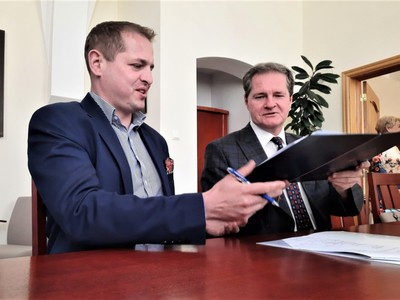 Umowy z władzami Akademii im. Jakuba z Paradyża oraz gorzowskiego Wydziału AWF podpisał w poniedziałek, 9 maja 2022 r. wicemarszałek województwa lubuskiego Łukasz Porycki. 