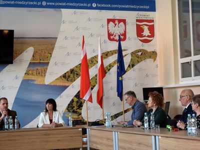 Podpisanie umów na dofinansowanie inwestycji sportowych i renowacji zabytków