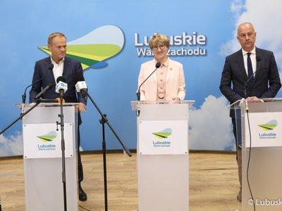 Briefing prasowy z udziałem marszałek Elżbiety Anny Polak, przewodniczącego PO Donalda Tuska i członka zarządu województwa lubuskiego Marcina Jabłońskiego.
