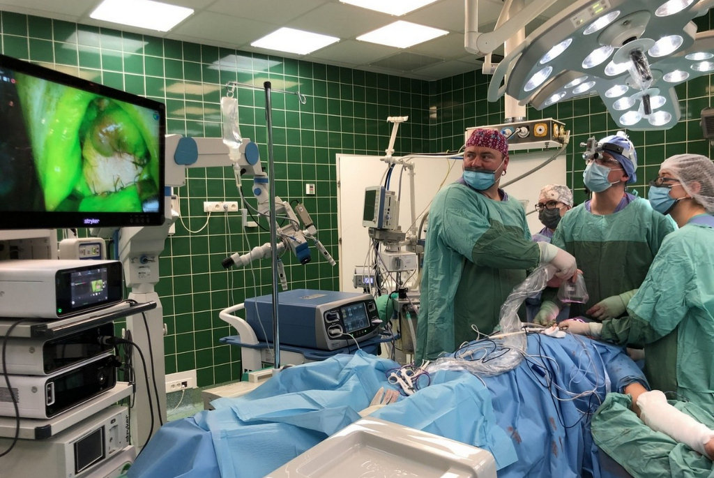Operacja pacjenta onkologicznego z wykorzystaniem barwnika fluorescencyjnego