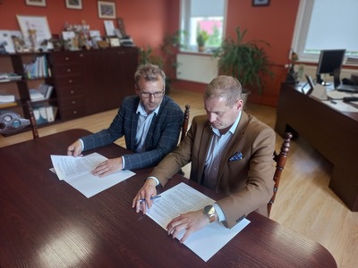 Podpisanie umów na dofinansowanie obiektów sportowych i renowacji zabytków 