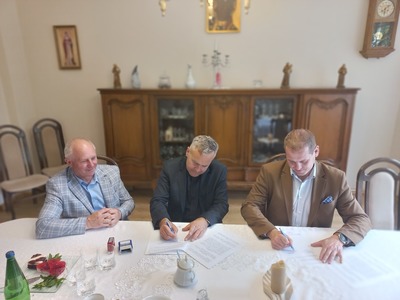 Podpisanie umów na dofinansowanie obiektów sportowych i renowacji zabytków 