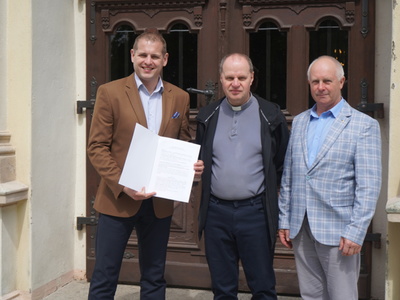 Podpisanie umów na dofinansowanie obiektów sportowych i renowacji zabytków 