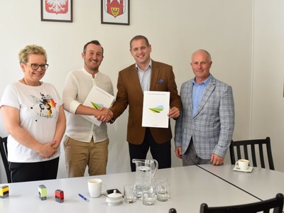 Podpisanie umów na dofinansowanie obiektów sportowych i renowacji zabytków 