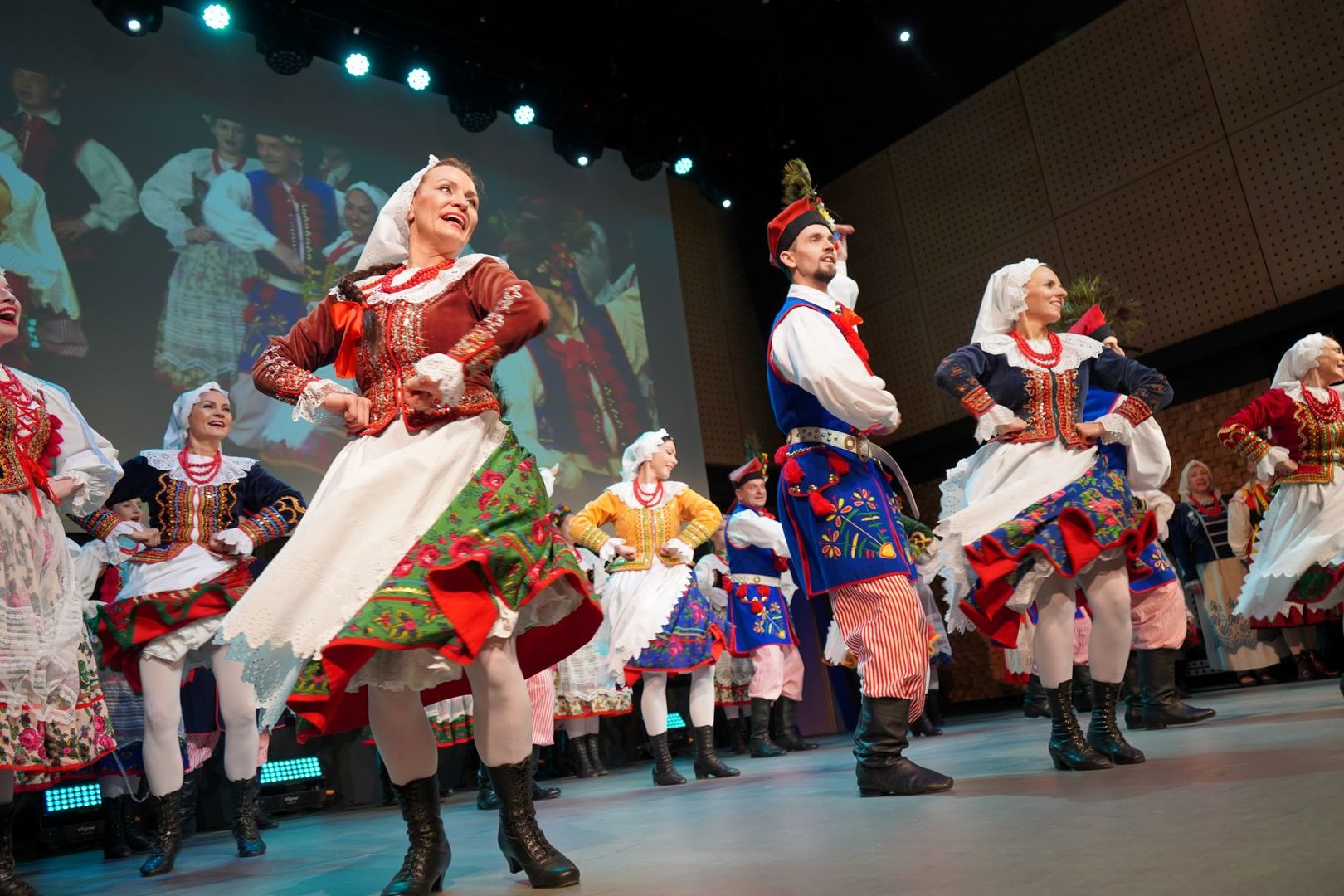 Lubuski Zespół Pieśni i Tańca działa przy Regionalnym Centrum Animacji Kultury w Zielonej Górze
