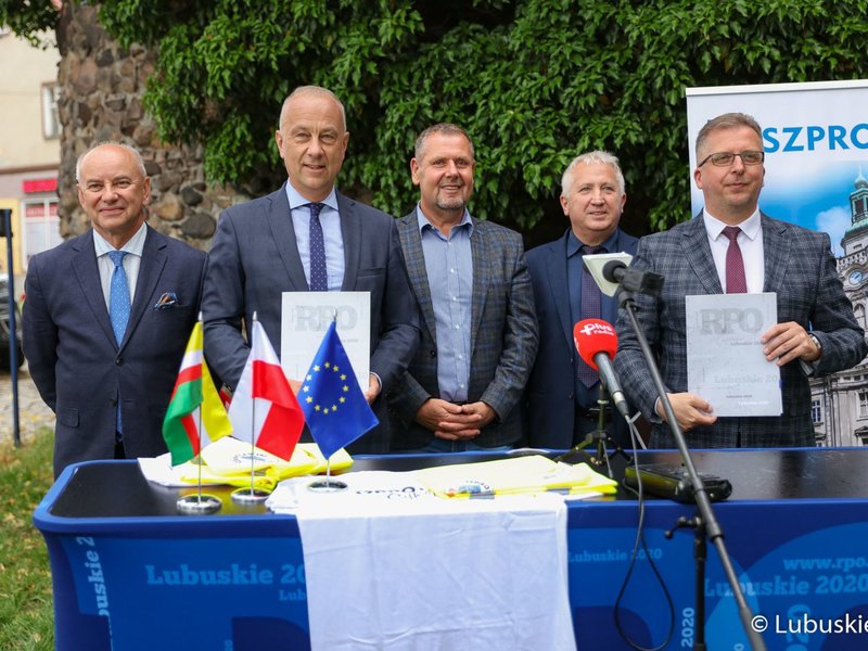 Uroczyste podpisanie umowy na realizację projektu „Rozbudowa infrastruktury rowerowej na terenie województwa lubuskiego w Gminie Szprotawa - VELO SPROTAVIA”