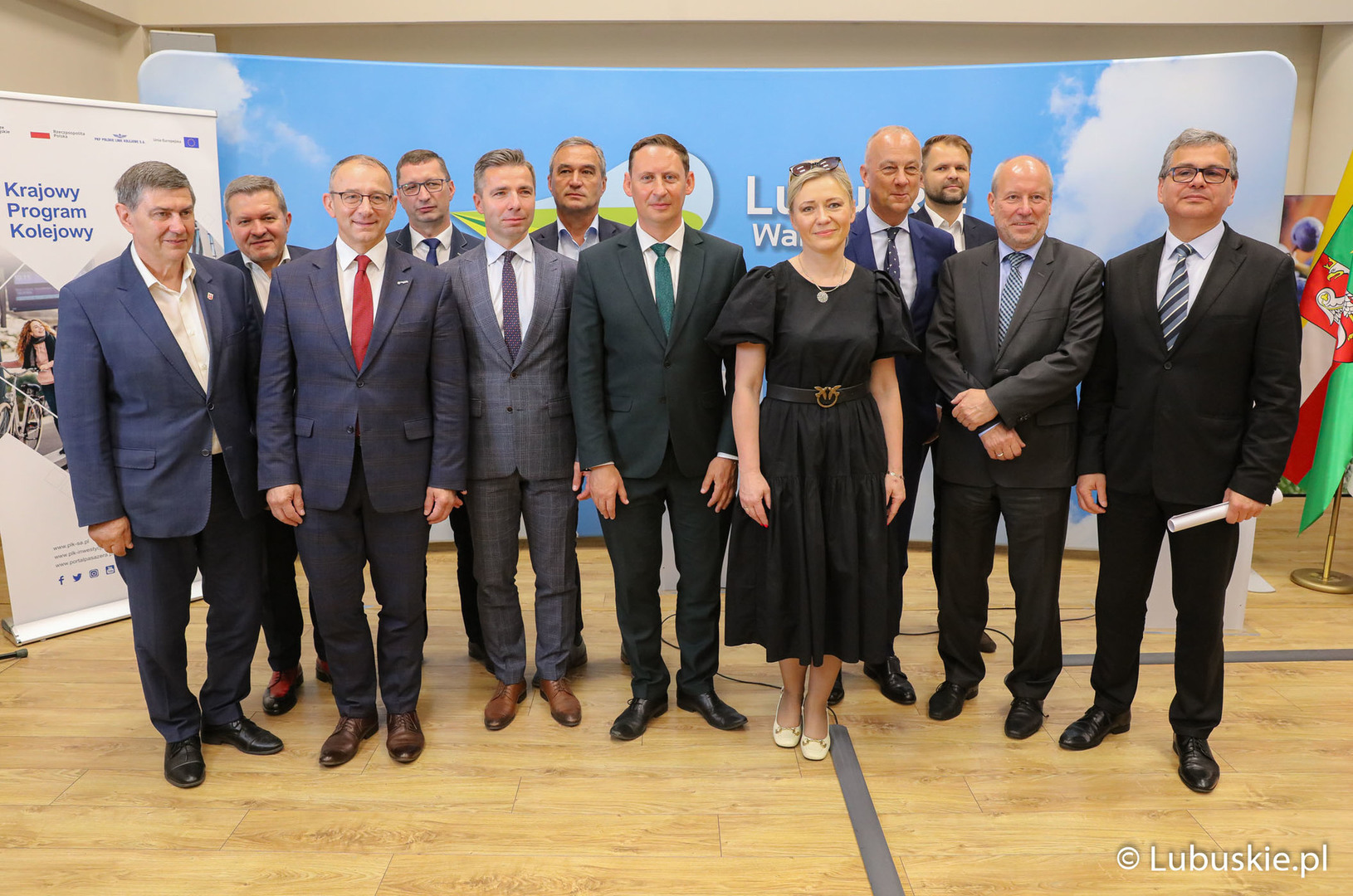 Uczestnicy konferencji prasowej ws. reaktywacji połączenia kolejowego Zielona Góra - Guben