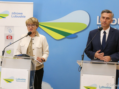 Marszałek województwa lubuskiego Elżbieta Anna Polak oraz poseł na Sejm Waldemar Sługocki