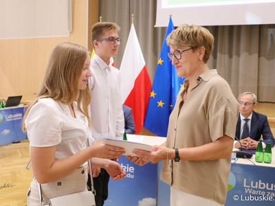 Wręczenie nagród młodym dziennikarzom podczas 44. sesji Sejmiku Województwa Lubuskiego