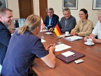 15 lipca 2022 r. Podczas spotkania w Urzędzie Marszałkowskim Województwa Lubuskiego omówiono roboczy program posiedzenia Kuratorium Europejskiej Akademii Sportu Landu Brandenburgia, które zaplanowano 20 i 21 października 2022 r. w Pałacu Wiechlice w gminie Szprotawa