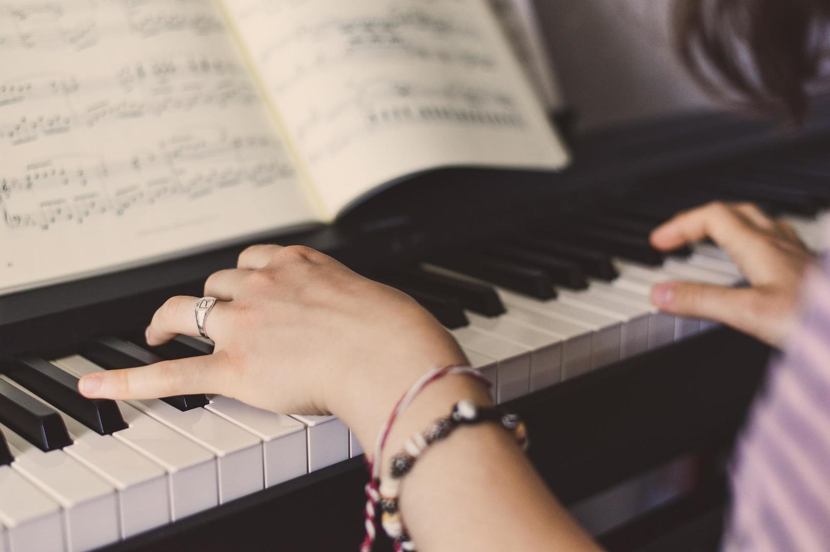 Na początku drezdeneckiego festiwalu - koncert „Pieśń wolnej Ukrainy”. Wystąpi w nim pianistka Olena Skrok oraz para skrzypków: Ivanna Husar i Oleh Yuzkiv. Koncert zabrzmi 28 lipca o godzinie 19.00 w Centrum Promocji Kultury w Drezdenku