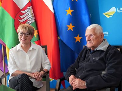 Marszałek Województwa Lubuskiego Elżbieta Anna Polak spotkała się z dr. Józefem Zychem, wieloletnim parlamentarzystą, marszałkiem Sejmu