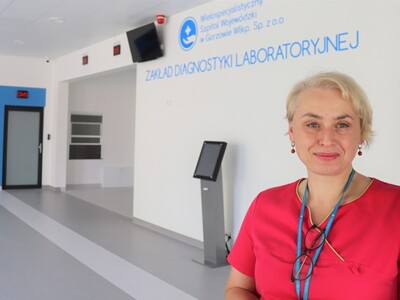 Beata Piekarska, kierownik szpitalnego Zakładu Diagnostyki Laboratoryjnej, zaprasza do nowego punktu pobrań
