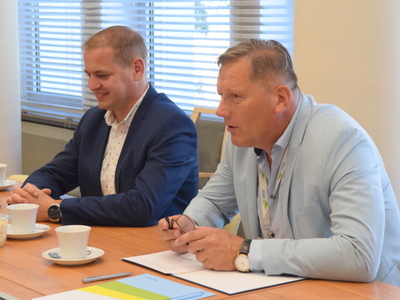 17 sierpnia 2022 r., wicemarszałek Łukasz Porycki wręczył nominacje dyrektor Ośrodka Doskonalenia Nauczycieli w Zielonej Górze, Pedagogicznej Biblioteki Wojewódzkiej w Zielonej Górze oraz Młodzieżowego Ośrodka Socjoterapii w Zaborze