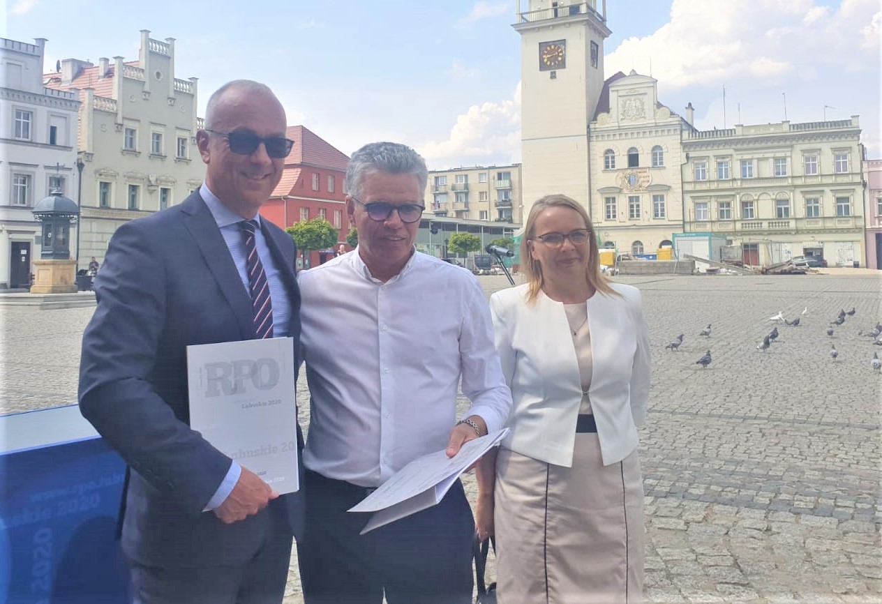 17 sierpnia 2022 r., na rynku w Bytomiu Odrzańskim, uroczyście podpisano umowę na realizację projektu Regionalnego Programu Operacyjnego – Lubuskie 2020 pt. „Rewitalizacja Gminy Bytom Odrzański – etap IV”