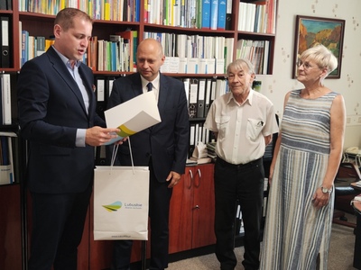 Wicemarszałek Łukasz Porycki 18 sierpnia 2022 r. wręczył nominację dyrektorowi Wojewódzkiego Ośrodka Metodycznego w Gorzowie Wlkp. Radosławowi Wróblewskiemu. Jego poprzednik - Jerzy Kaliszan - przeszedł na emeryturę po ponad 30 latach szefowania placówce    