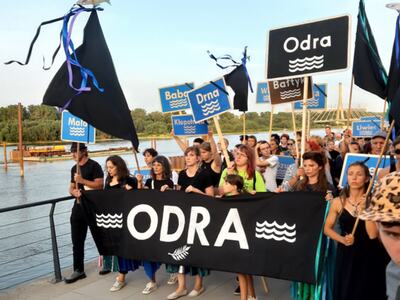 W niedzielę 21 sierpnia 2022 r. na Bulwarach Wiślanych w Warszawie rozpoczął się Marsz Żałobny dla Odry