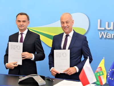 24 sierpnia 2022 r. w Urzędzie Marszałkowskim Województwa Lubuskiego umowę na realizację projektu w ramach Regionalnego Programu Operacyjnego – Lubuskie 2020 podpisali Członek Zarządu Województwa Lubuskiego Marcin Jabłoński i Burmistrz Gminy Łęknica Piotr Kuliniak