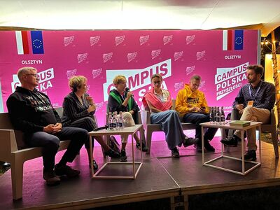 Marszałek Elżbieta Anna Polak wzięła udział w dyskusji: Człowiek na urzędzie. Jak zostałem samorządowcem. Zalety i wady pracy dla społeczności lokalnej, która została zorganizowana podczas Campusu „Polska Przyszłości” w Olsztynie. Oprócz lubuskiej marszałek uczestnikami dyskusji byli: prezydent Poznania Jacek Jaśkowiak (sekretarz zarządu Ruchu Samorządowego „Tak! Dla Polski”), prezydent Łodzi Hanna Zdanowska, prezydent Olsztyna Piotr Grzymowicz  i wójt gminy Izabelin Dorota Zma