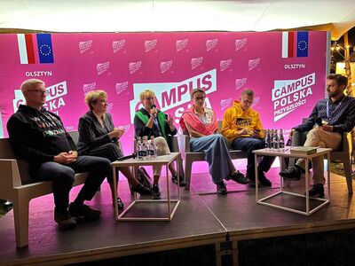 Marszałek Elżbieta Anna Polak wzięła udział w dyskusji: Człowiek na urzędzie. Jak zostałem samorządowcem. Zalety i wady pracy dla społeczności lokalnej, która została zorganizowana podczas Campusu „Polska Przyszłości” w Olsztynie. Oprócz lubuskiej marszałek uczestnikami dyskusji byli: prezydent Poznania Jacek Jaśkowiak (sekretarz zarządu Ruchu Samorządowego „Tak! Dla Polski”), prezydent Łodzi Hanna Zdanowska, prezydent Olsztyna Piotr Grzymowicz  i wójt gminy Izabelin Dorota Zma