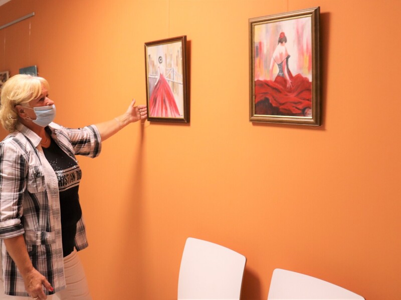 - Wystawy zmieniamy co dwa miesiące. Swoje prace prezentują tu głównie artyści amatorzy z Uniwersytetu Trzeciego Wieku – tłumaczy Ewa Janowicz, opiekunka galerii i szefowa UTW w Witnicy.