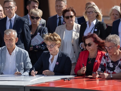Podpisanie postulatów liderów wspólnot lokalnych i strony społecznej do rządu w 42. rocznicę Porozumień Sierpniowych