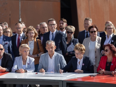Podpisanie postulatów liderów wspólnot lokalnych i strony społecznej do rządu w 42. rocznicę Porozumień Sierpniowych