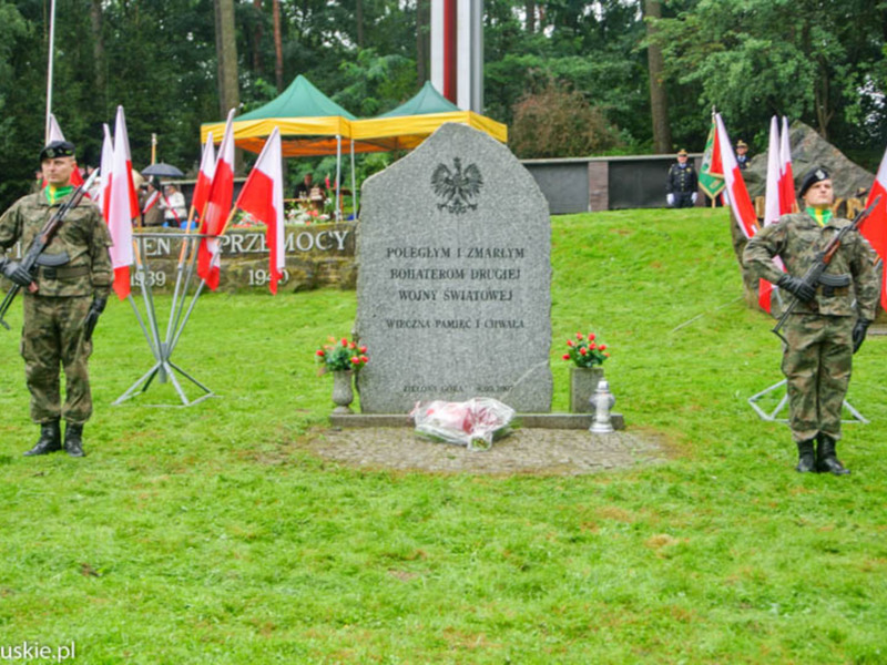 Rocznica wybuchu drugiej wojny światowej - obchody na zielonogórskiej nekropolii kilka lat temu