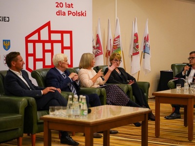 Jak regiony zmieniły Polskę? O tym rozmawiali w Hotelu Gołębiewski Karpaczu uczestnicy debaty odbywającej się podczas Zgromadzenia Ogólnego ZWRP: Olgierd Geblewicz, Marszałek Elżbieta Anna Polak, Elżbieta Bieńkowska, Marcin Kuchciński i Jan Kozłowski