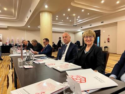 W Karpaczu odbywa się XXXIX Zgromadzenie Ogólne Związku Województw RP połączone z uroczystą galą z okazji 20-lecia istnienia Związku. Na zdjęciu marszałek województwa lubuskiego Elżbieta Anna Polak i członek zarządu województwa lubuskiego Marcin Jabłoński.