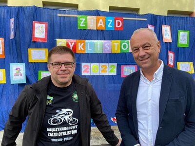 W sobotę 17 września w Sulęcinie rozpoczął się 26. Międzynarodowy Zjazd Cyklistów. Polityka rowerowa i ścieżki rowerowe to jedne z priorytetów rozwoju województwa lubuskiego. Na zdjęciu członek zarządu województwa lubuskiego Marcin Jabłoński i burmistrz Sulęcina Dariusz Ejchart.