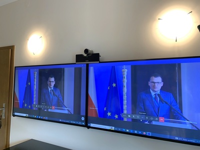 Konwent Marszałków RP w Kazimierzu Dolnym. Zdalnie w posiedzeniu uczestniczyli przedstawiciele Urzędu Marszałkowskiego Województwa Lubuskiego. Głos zabierał m.in. minister Paweł Szefernaker (na zdjęciu).