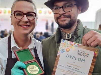 Dojrzewająca karkówka z Decowej Manufaktury zdobyła Medal Targów Smaki Regionów 2022