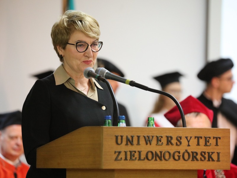 Marszałek Elżbieta Anna Polak podczas inauguracji roku akademickiego 2022/2023 na Uniwersytecie Zielonogórskim