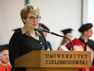 Marszałek Elżbieta Anna Polak podczas inauguracji roku akademickiego 2022/2023 na Uniwersytecie Zielonogórskim