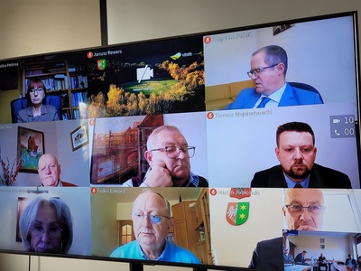Członkowie Komisji Współpracy Zagranicznej i Promocji Województwa i goście w trakcie posiedzenia 10 października 2022 r.