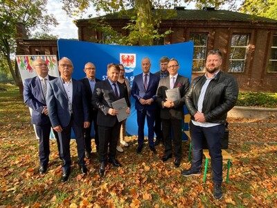 Lubuska Baza Sportowa 2022: podpisanie umowy na remont sali gimnastycznej w Młodzieżowym Ośrodku Socjoterapii w Ośnie Lubuskim