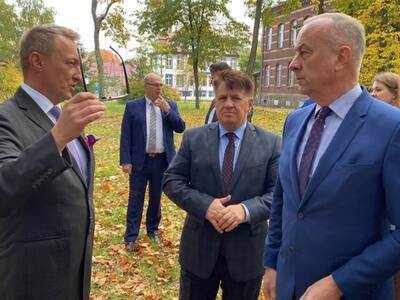 Lubuska Baza Sportowa 2022: podpisanie umowy na remont sali gimnastycznej w Młodzieżowym Ośrodku Socjoterapii w Ośnie Lubuskim