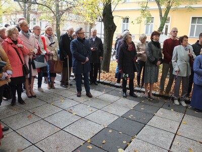Odsłonięcie tablicy poświęconej prof. Marianowi Eckertowi przed Muzeum Ziemi Lubuskiej